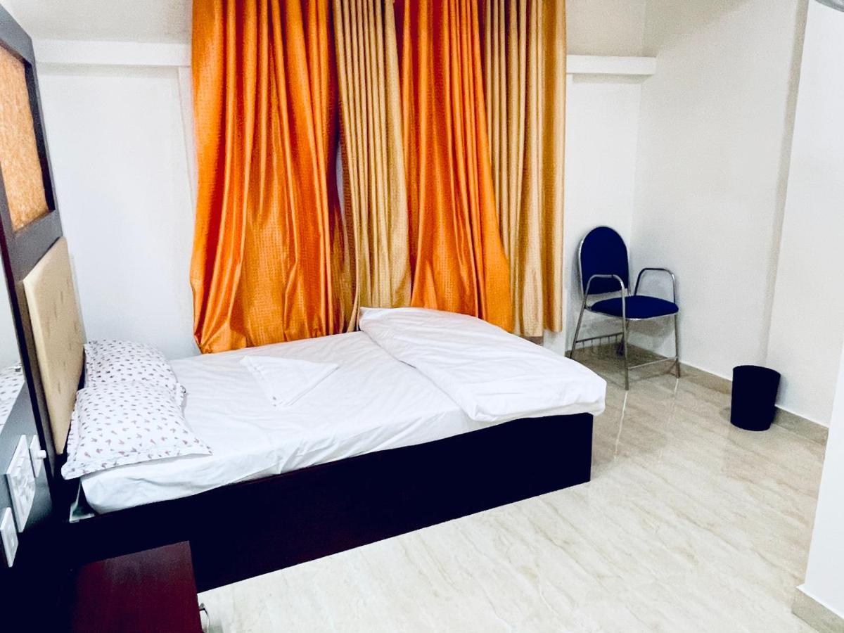 Bassac Residency Hotell Changanācheri Exteriör bild