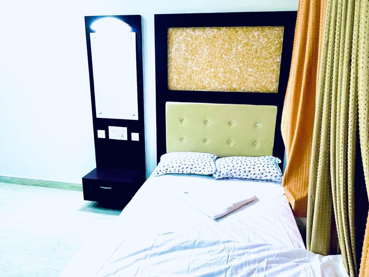 Bassac Residency Hotell Changanācheri Exteriör bild