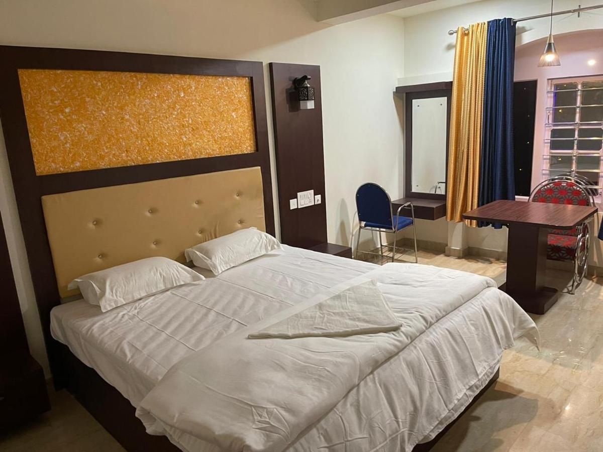 Bassac Residency Hotell Changanācheri Exteriör bild