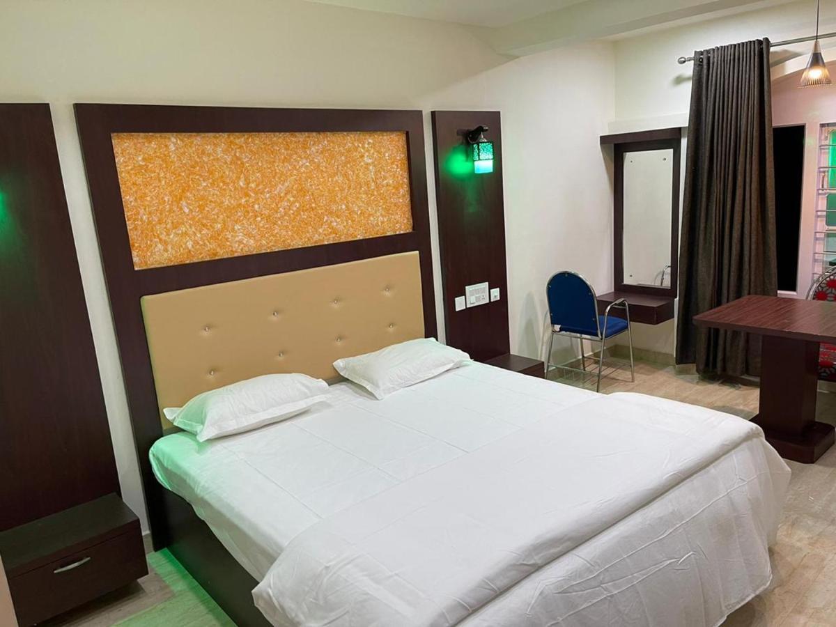 Bassac Residency Hotell Changanācheri Exteriör bild